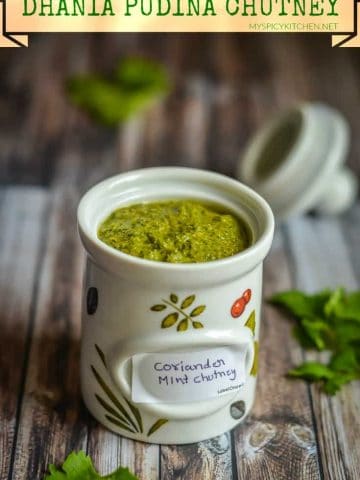 Dhania pudina chutney is a chutney with fresh coriander leaves, mint and green chilies.