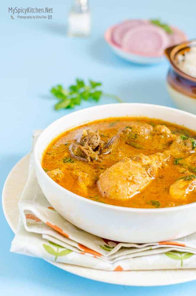 bowl of chicken curry with cashew paste.